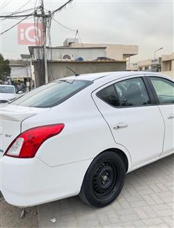 نيسان فيرسا